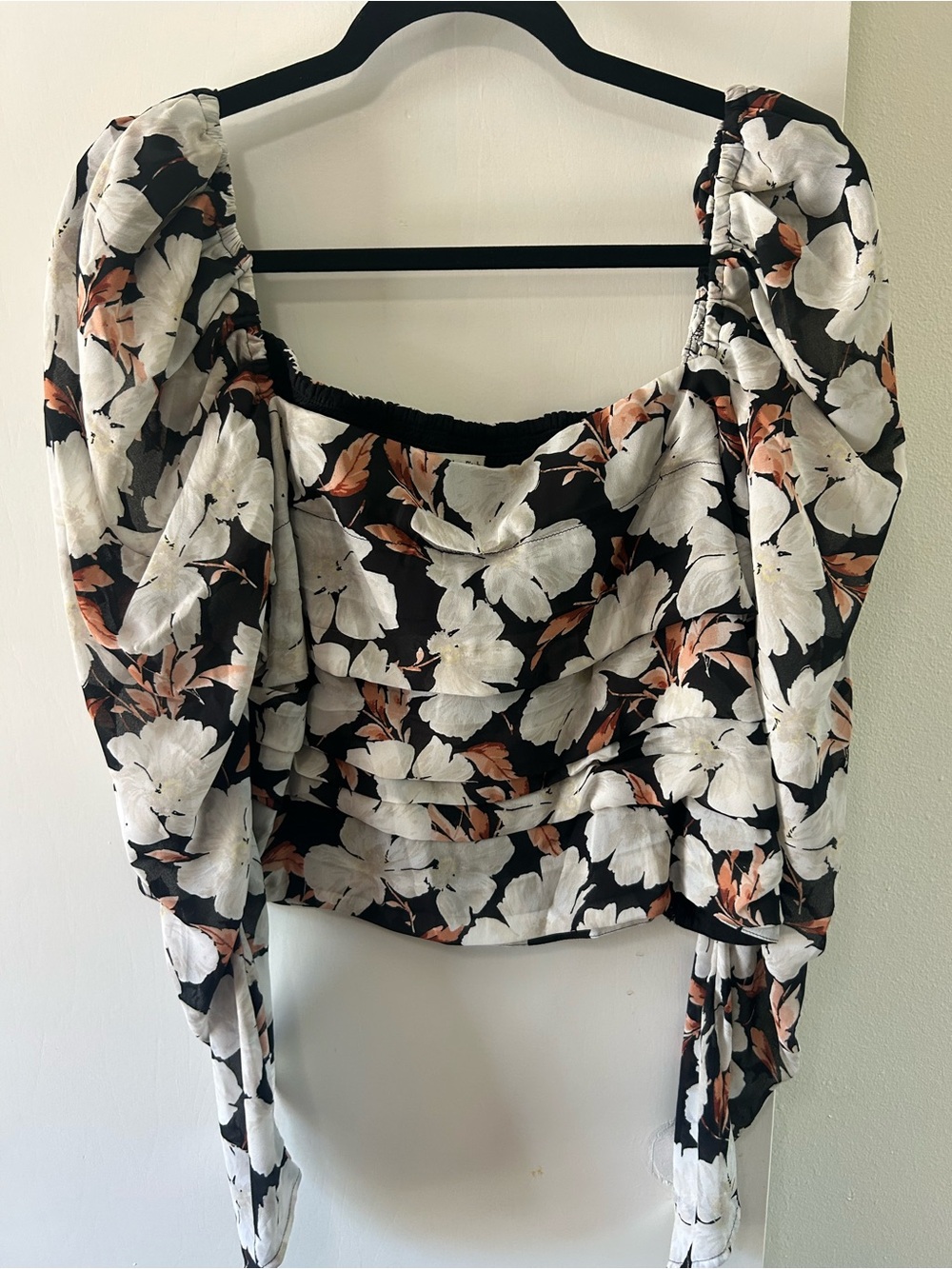 Abercrombie & Fitch Black Floral Puff-Sleeve Cropped Top with Tan Accents - Picture 1 of 4
